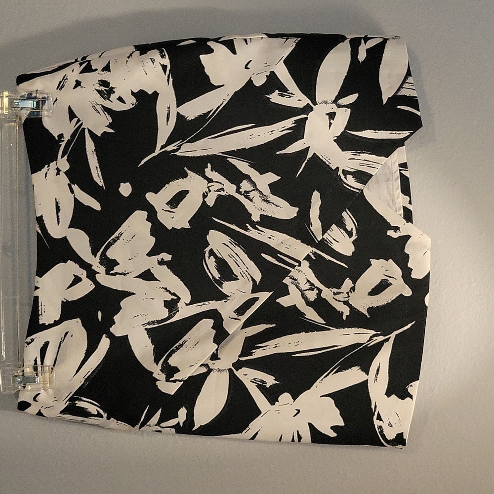 Banana Republic Rare Abstract Floral Navy Blue White Floral Envelope Sli…